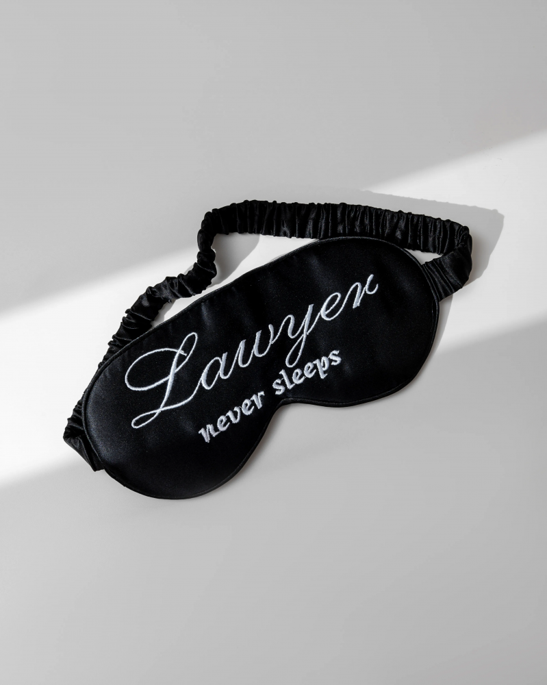 Маска для сна из натурального шелка Lawyers never sleep